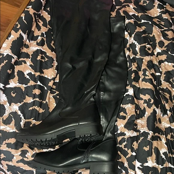 NWT 10WW Torrid Black Over the Knee Boots - Picture 1 of 6
